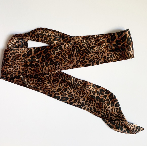 Leopard print silk scarf - Picture 5 of 5